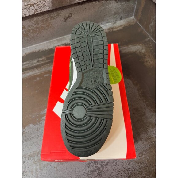 Women's Nike Dunk Low Avocado Size 9.5- DM7606-300 - Picture 9 of 11